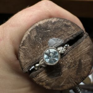 Akmens statymas į sidabrinį žiedą, Living Waters Jewellery